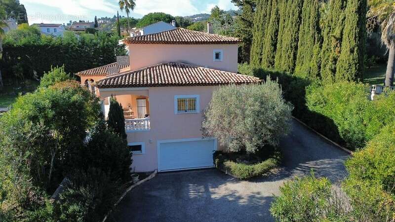Villa Mandelieu-la-Napoule – Minelle – 300 m² – Terrain plat – Piscine – 4 suites – Triple garage - photo 11