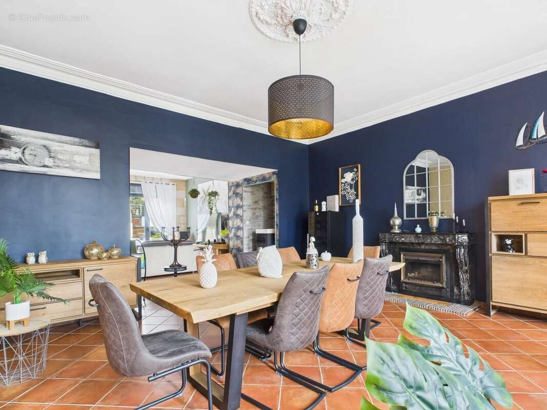 Maison à LA ROCHE-CHALAIS