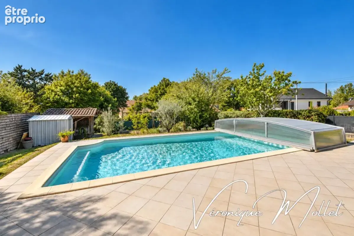 MAISON FAMILIALE AVEC TRÈS GRANDE PISCINE - Secteur Sud, dans un environnement résidentiel calme et privilégié - photo 2