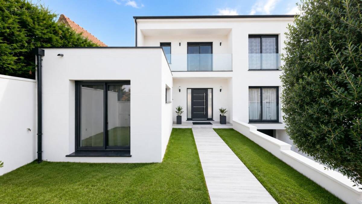 Maison à CHENNEVIERES-SUR-MARNE