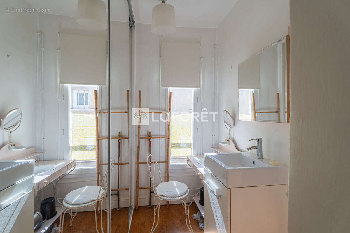 Appartement à PARIS-17E