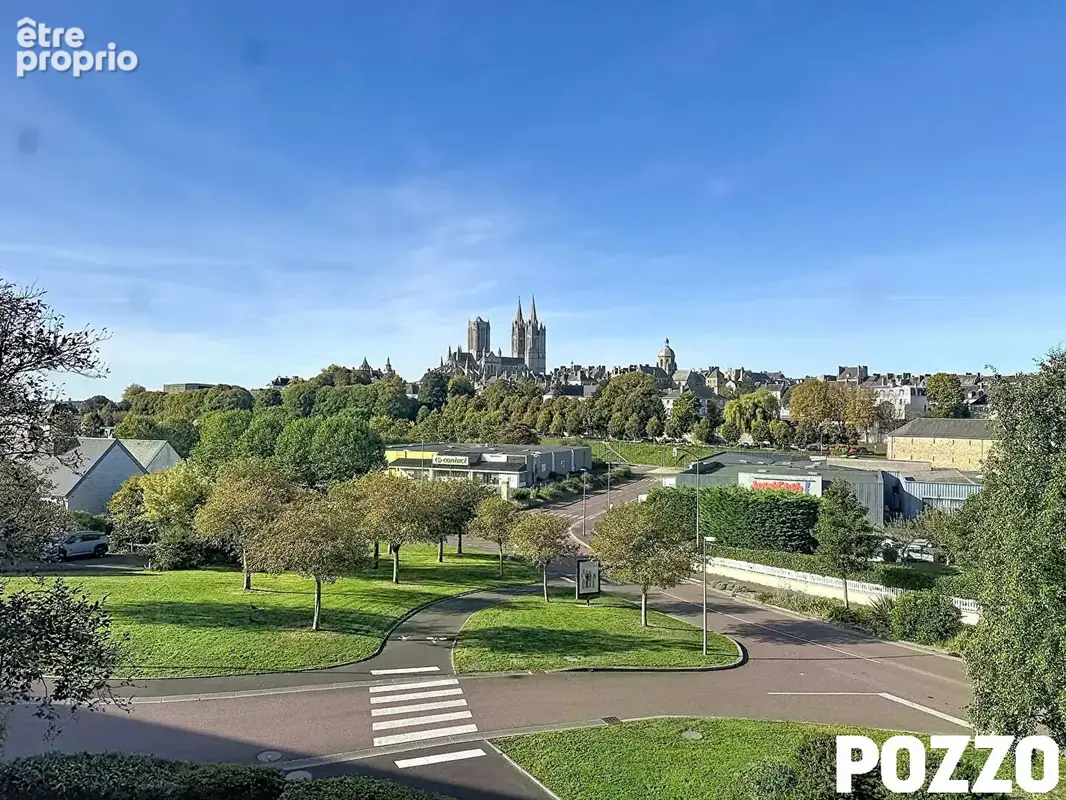 Immeuble de rapport à Coutances 1200 m²  de bureau dont une partie libre sur 3919 m² de terrain - photo 3