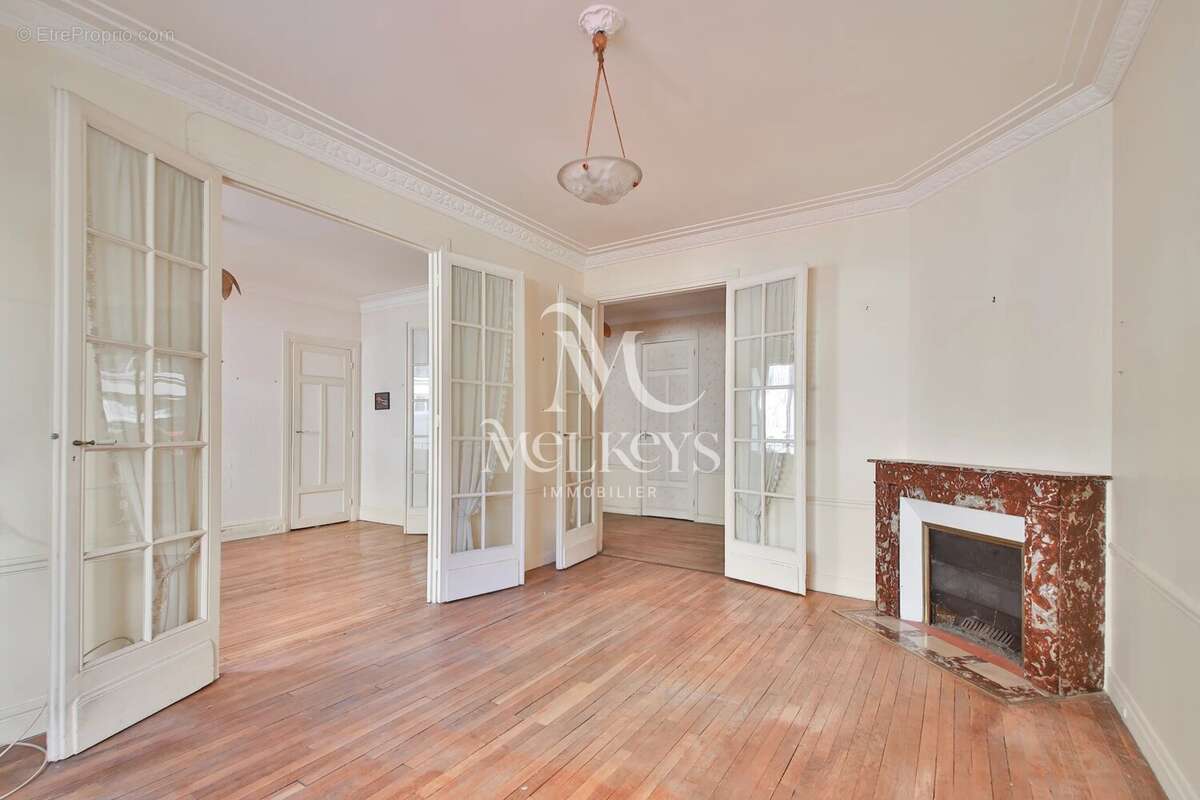 Appartement à PARIS-16E