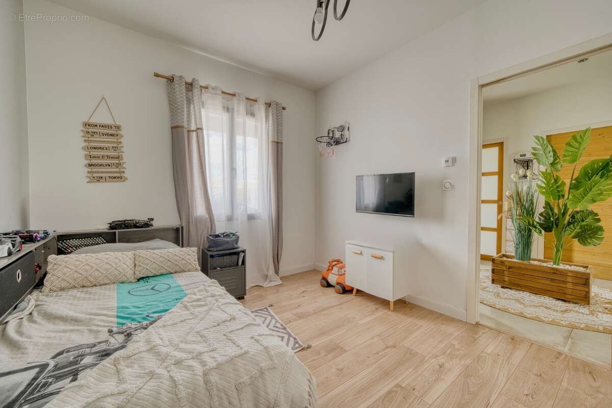Maison à vendre 4 chambres - 1 bureau - 6 pièces ECHILLAIS (17) - photo 30