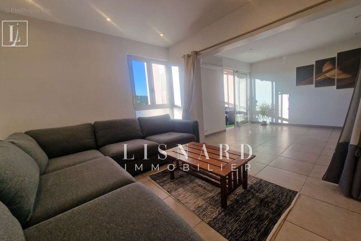 Appartement à VALLAURIS