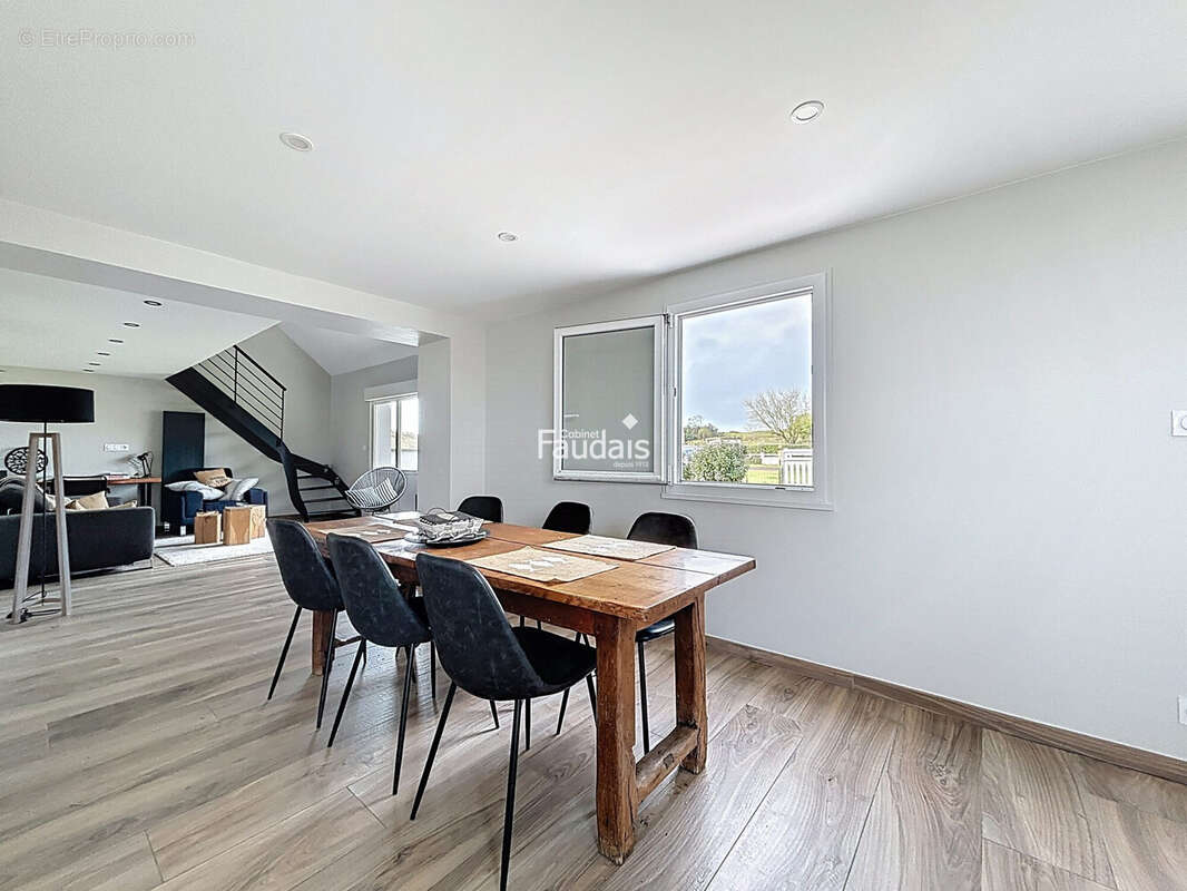 Maison 70 m² à Surville  - photo 6
