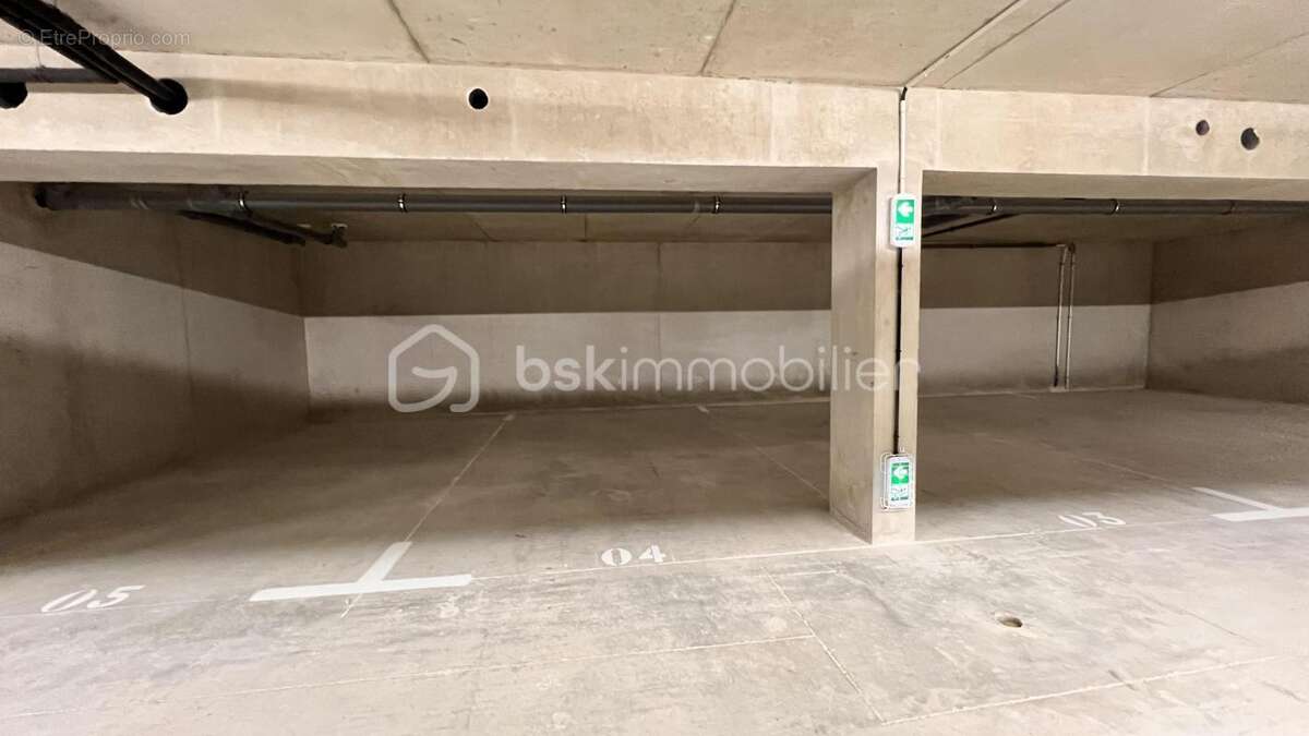Appartement à NEYRON