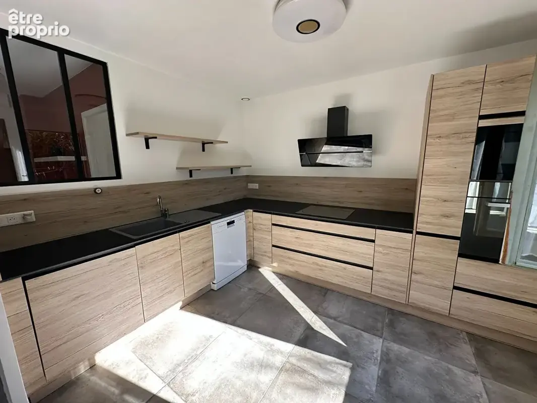 Exclusivité Vente  le Puy St Reparade  proche commodités, LC Gestion vous propose une maison de plain pied  de 66 m² avec jardin - photo 4