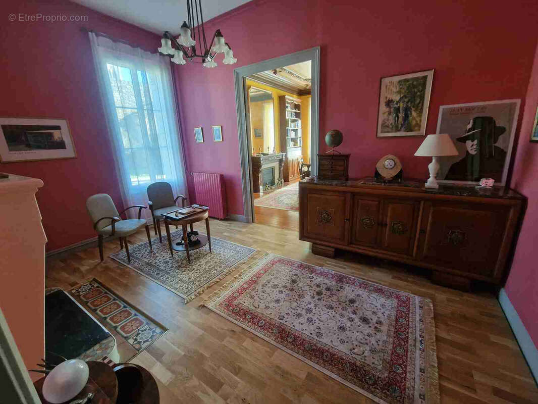 Maison de maître avec dépendances et piscine - photo 22