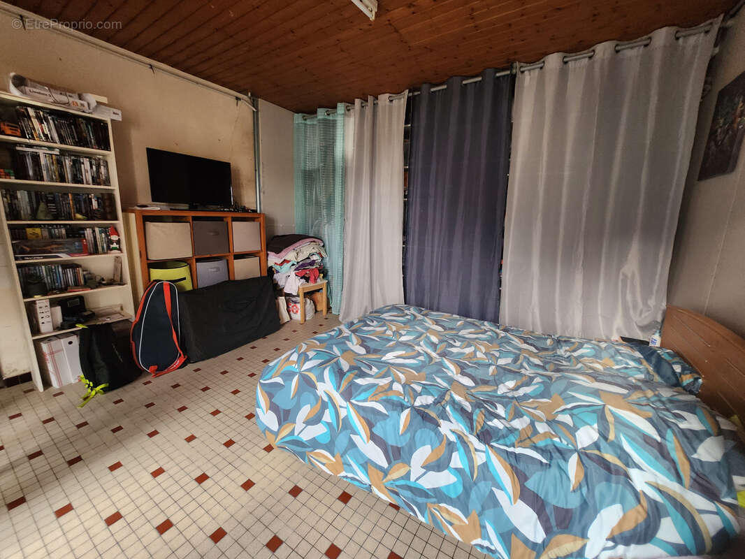 Maison en pierre avec dépendances et fort potentiel - photo 10
