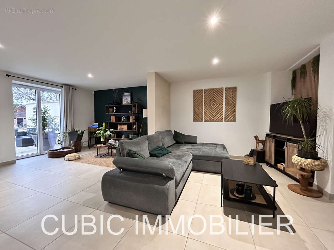 Maison à PONT-DE-VEYLE