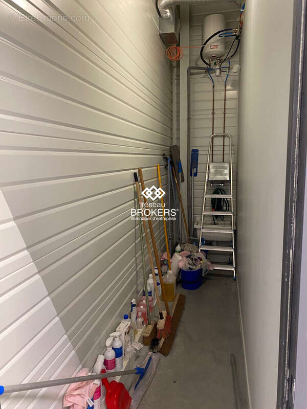 Commerce 2358 m² à Sassenage  - photo 6