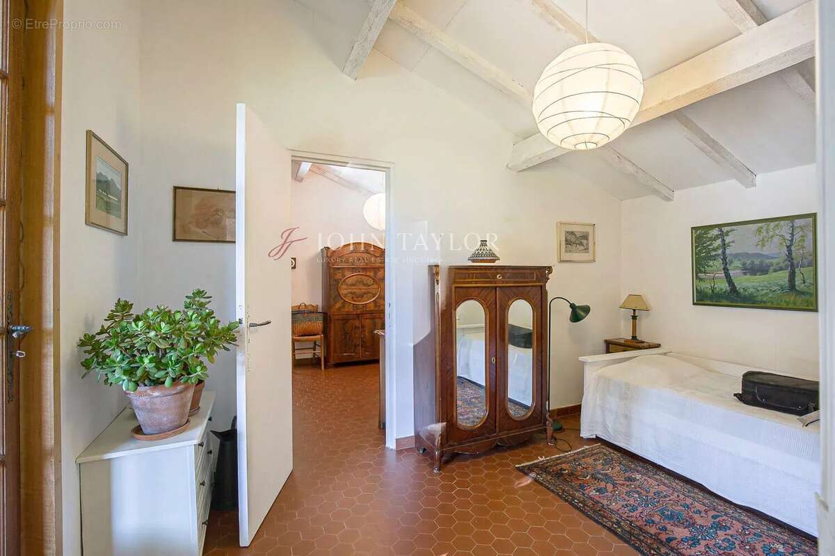 Maison à vendre sur Ménerbes – Vue sur le Luberon, piscine et beau potentiel au calme - photo 13