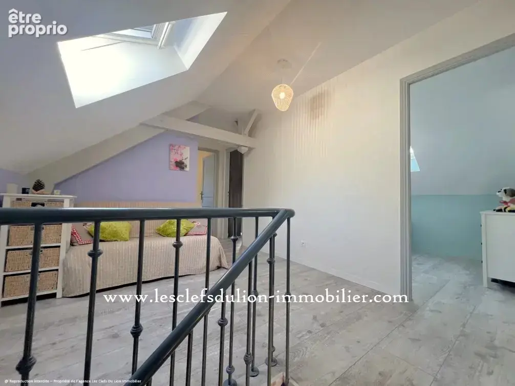 Maison traditionnelle de 2019 sur parc boisé. - photo 11