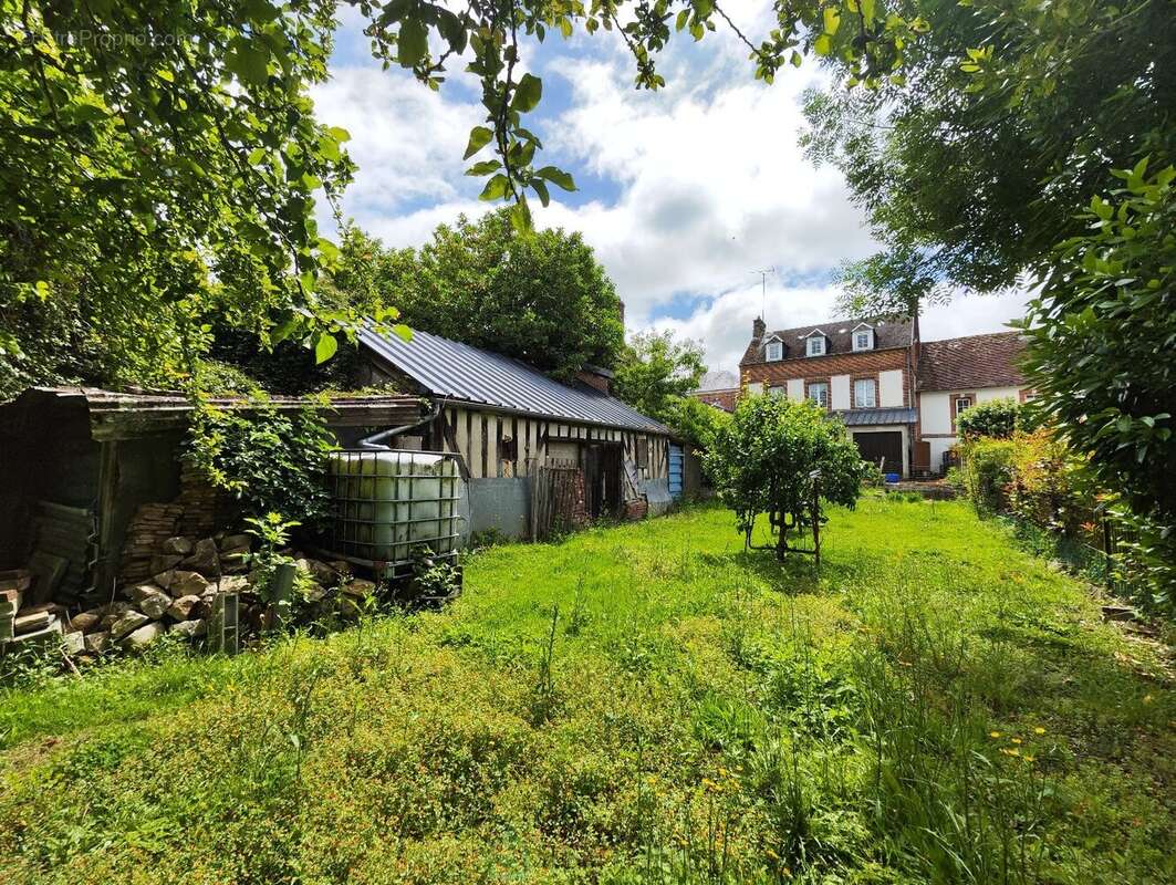 Centre ville d'Orbec, au calme avec jardin et garage - photo 2
