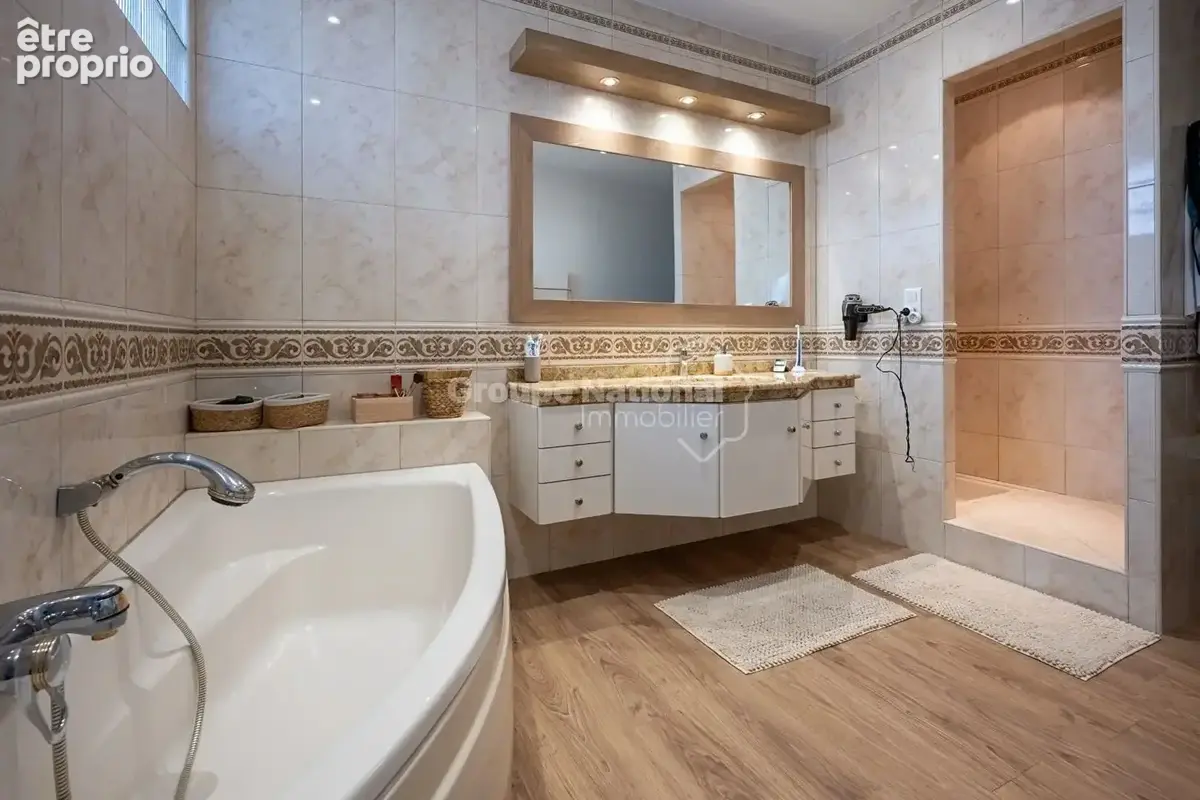 À vendre eyragues propriété de 398 m² avec 3 gîtes en activité, piscine , garages - photo 6