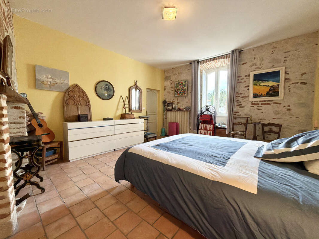 Authentique demeure médiévale avec piscine, jardin et parking privé. - photo 16