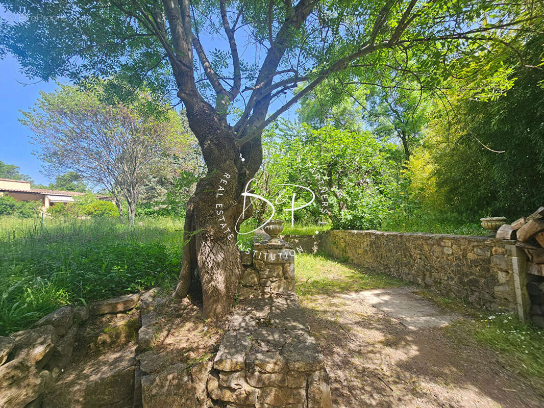 Maison à ENTRECASTEAUX