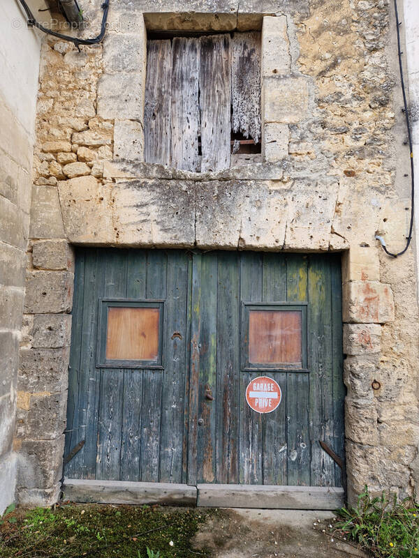 Autre à CHATEAUNEUF-SUR-CHARENTE