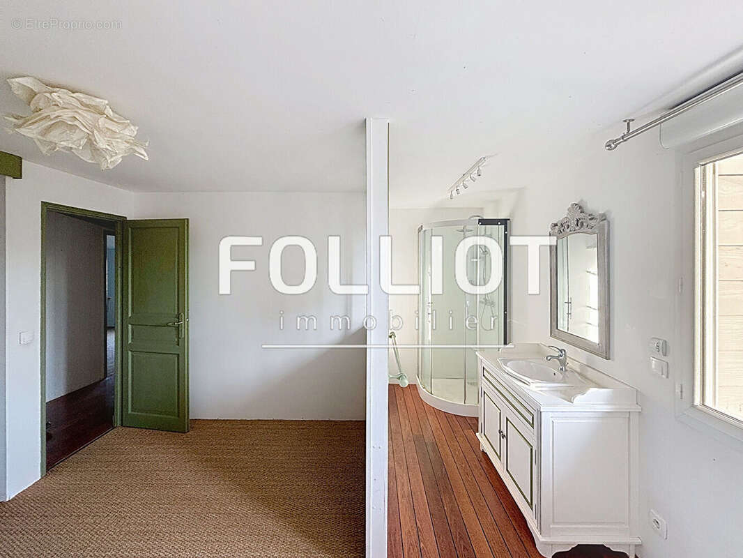 Commerce à DIVES-SUR-MER