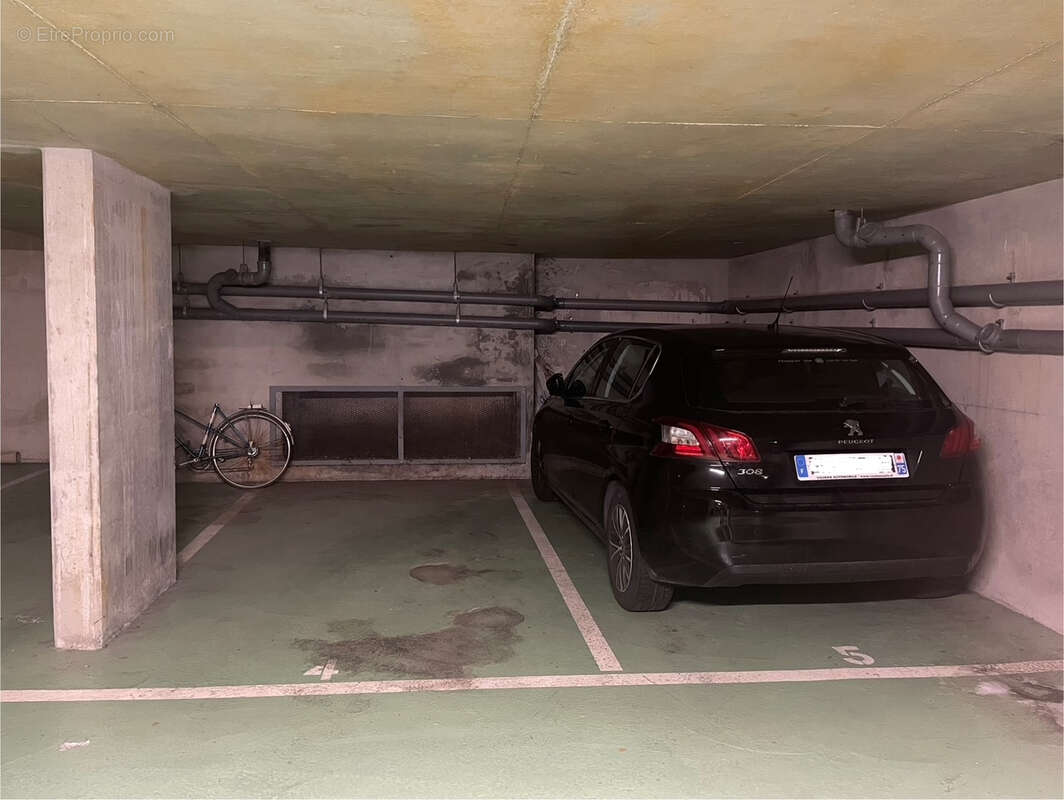 Parking à PARIS-20E
