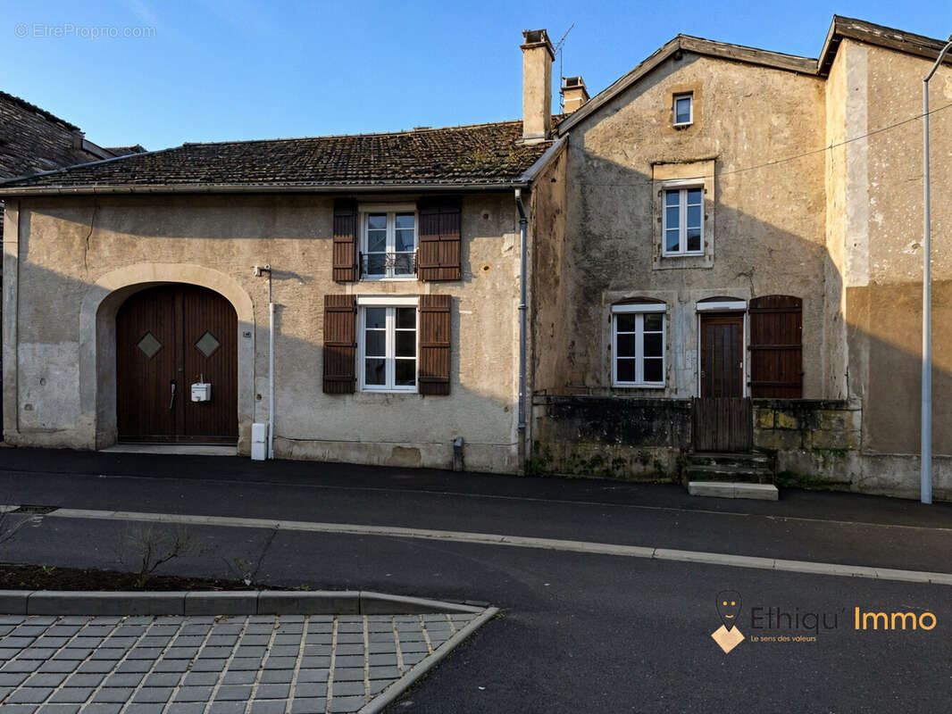 Maison à DONJEUX
