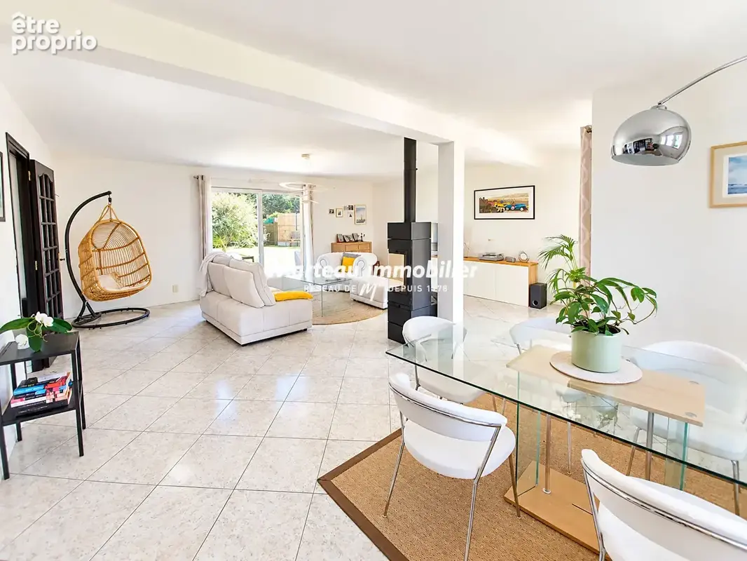 À vendre, superbe pavillon indépendant de plus de 210 m² avec piscine chauffée ! teloche 7 pièce(s) 213.39 m2 - photo 4