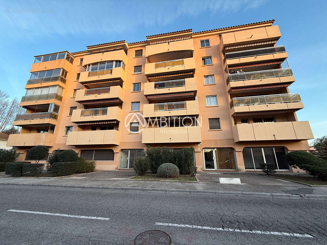 Commerce à FREJUS