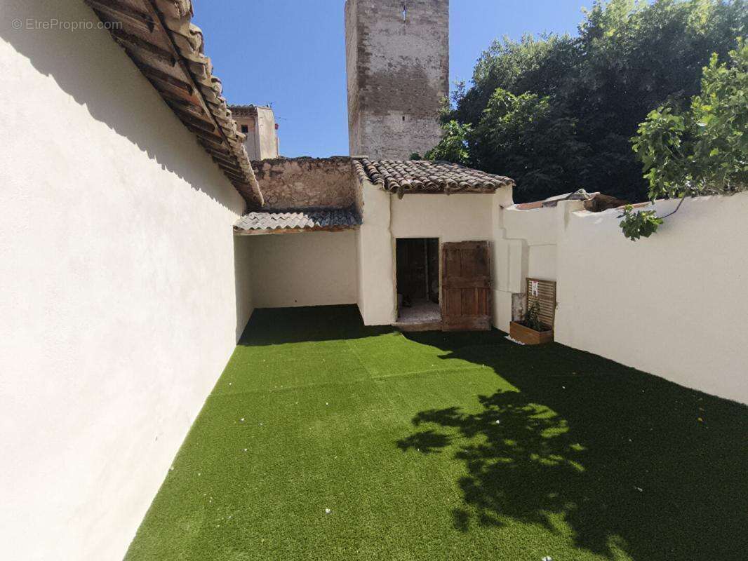 Monteux : maison de ville  renovee avec exterieur et garage - photo 17
