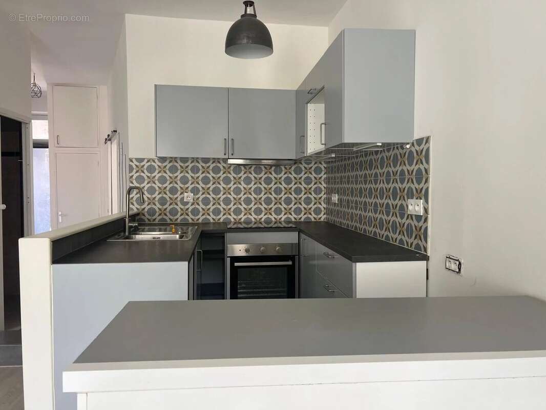 Appartement à MARSEILLE-5E