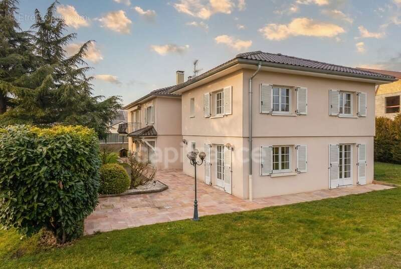 Maison à CROZET