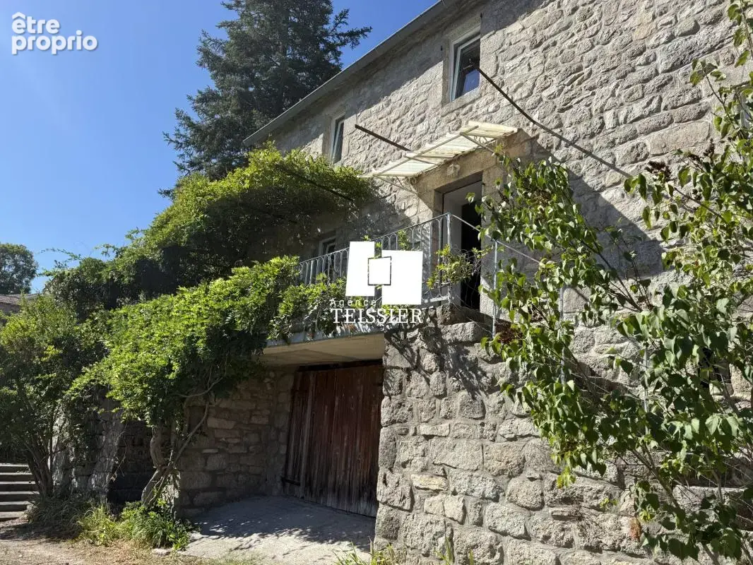 Maison à PIED-DE-BORNE