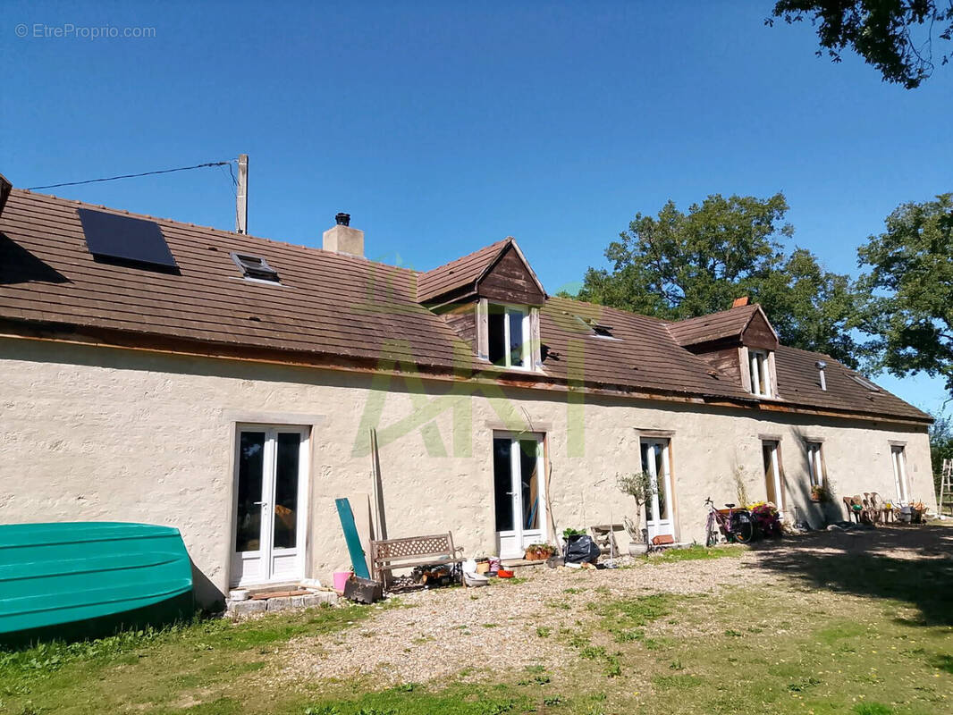 Maison à LURCY-LEVIS