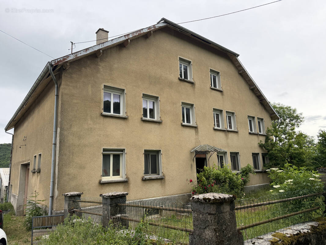 Maison à PONT-DE-ROIDE