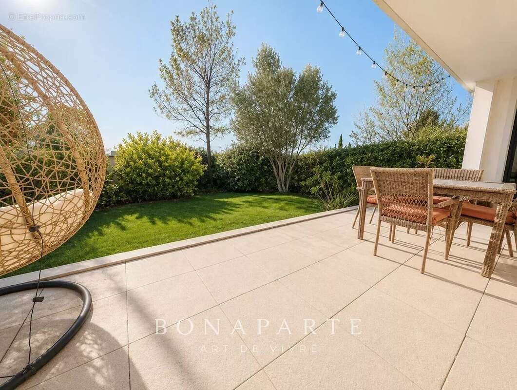 AIX-EN-PROVENCE - Appartement 3 pièces avec terrasse, jardin et double garage - photo 2