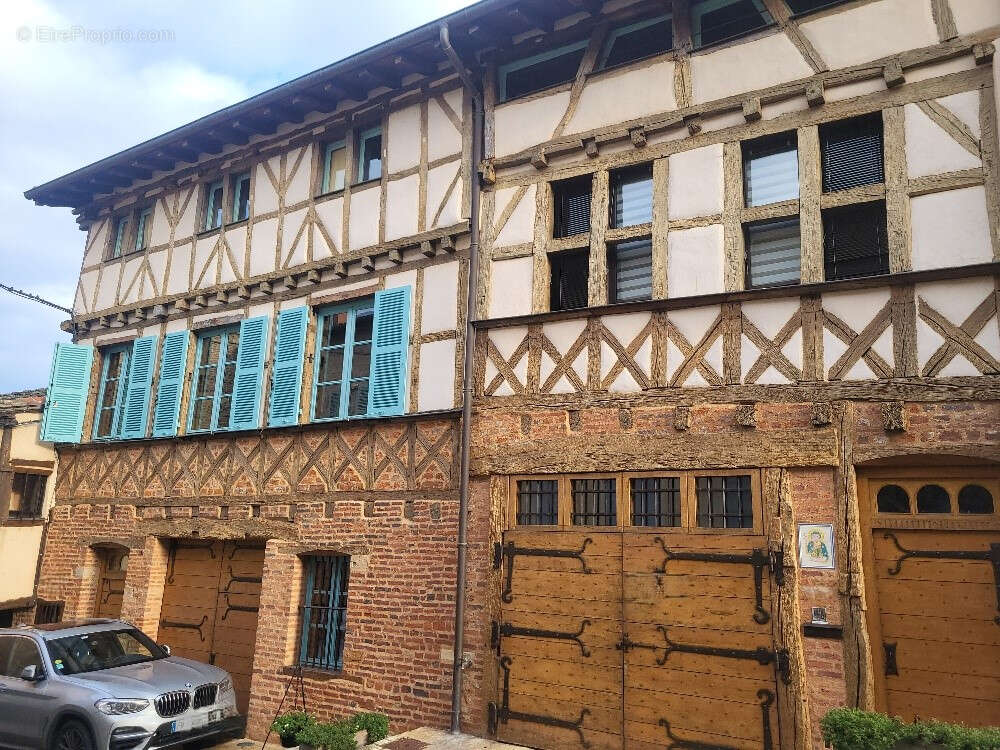 Exceptionnelle demeure de caractère au c?ur du centre historique de châtillon - photo 2