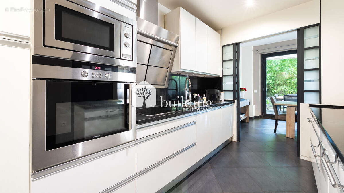 Appartement à NEUILLY-SUR-SEINE