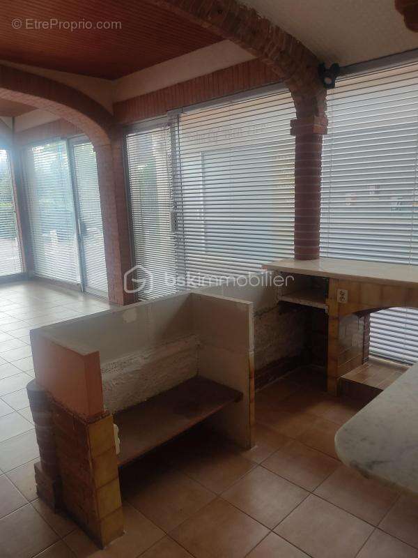 Commerce à SAINT-CYPRIEN