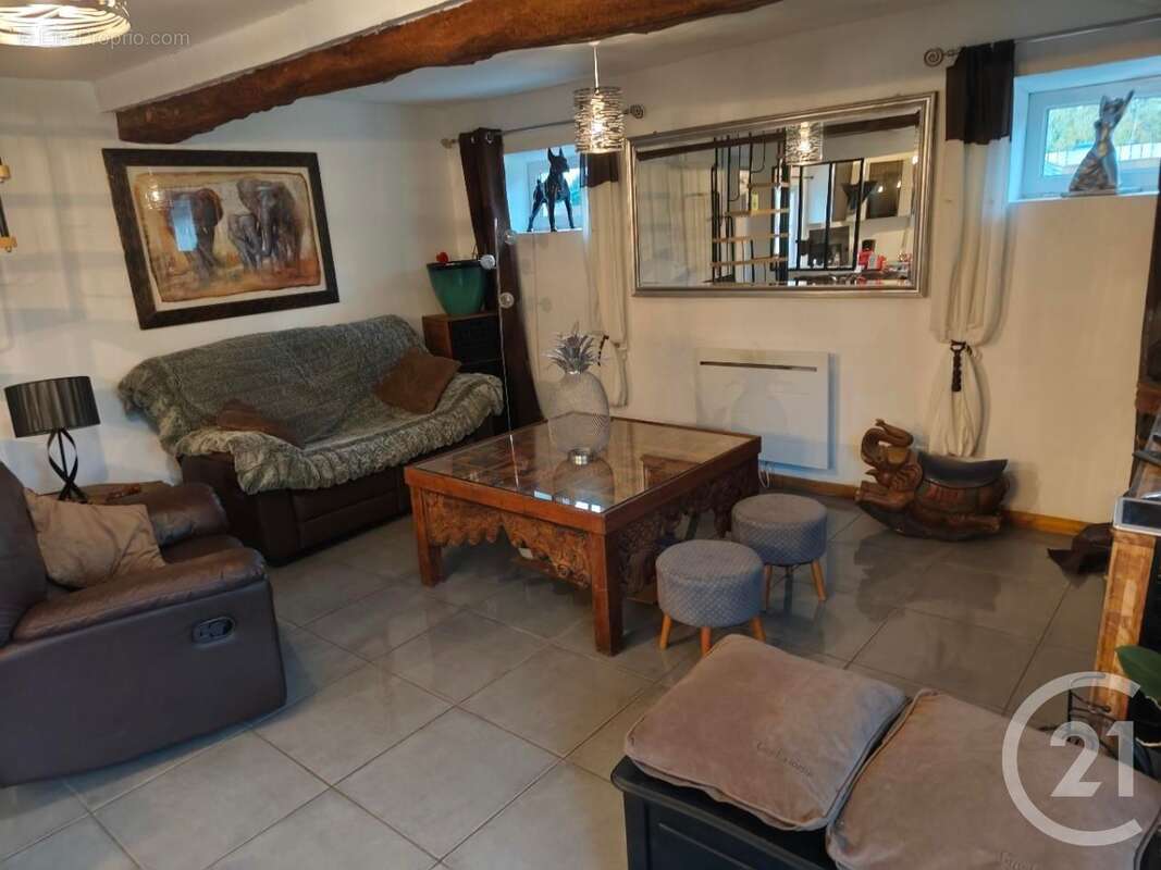 Maison à COURBEPINE