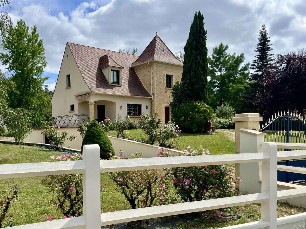 Belle maison périgourdine avec vue dégagée, grand jardin et prestations de qualité! - photo 17