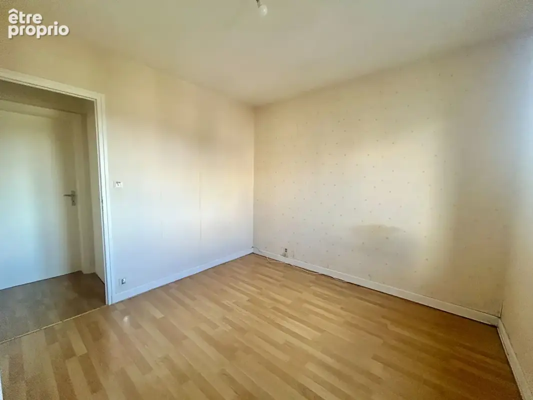 Appartement T4 - ARPAJON SUR CERE - Garage et cave - photo 7