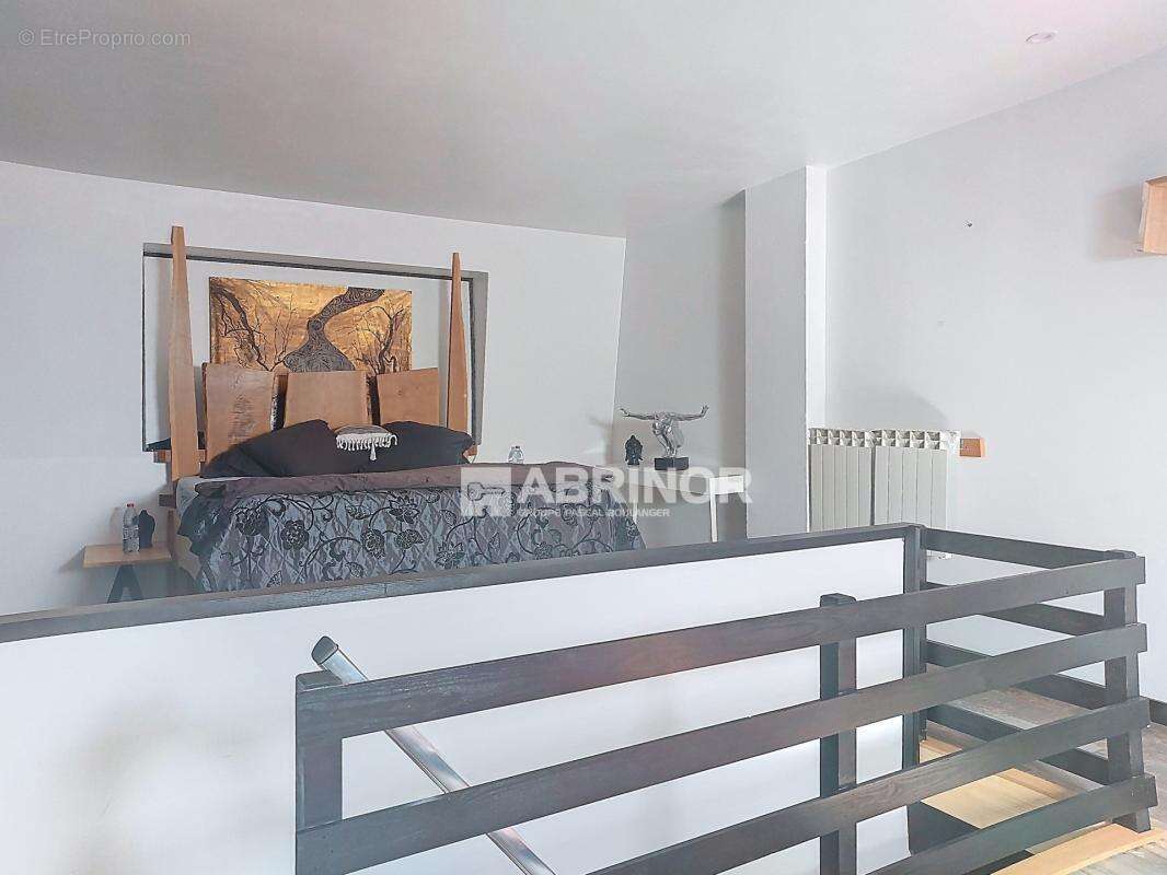 Commerce à NEUVILLE-EN-FERRAIN