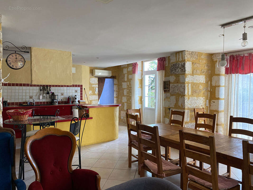 Maison à SAINT-PIERRE-DE-COLE