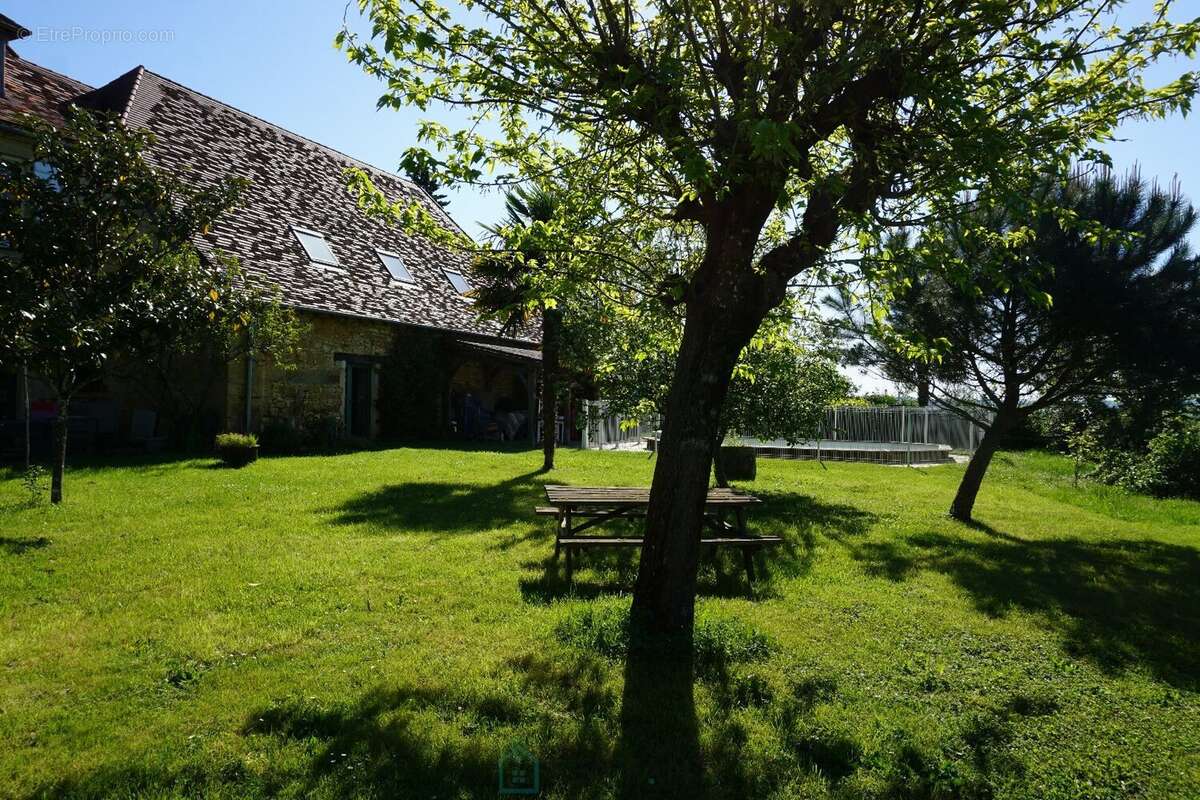 Superbe ensemble immobilier du XIXe siècle situé au coeur de la nature préservée du Périgord vert. - photo 4