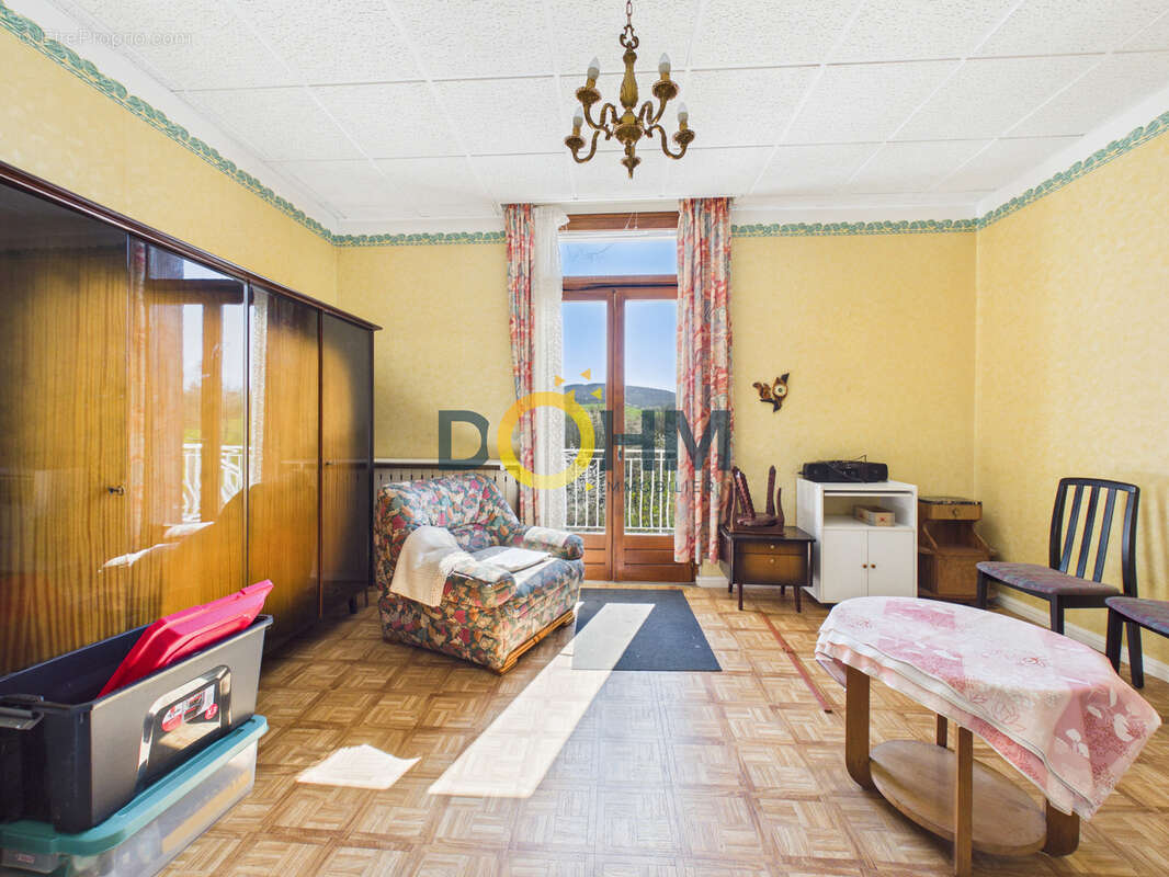 Maison à LE CHAMBON-FEUGEROLLES