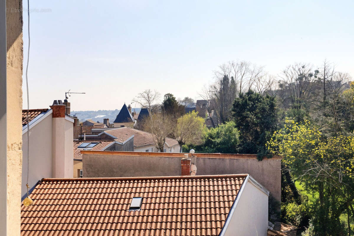 Appartement à SAINT-GENIS-LAVAL