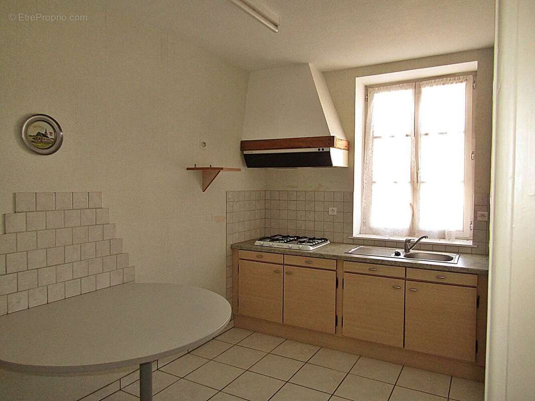 Maison à VIEUX-MOULIN