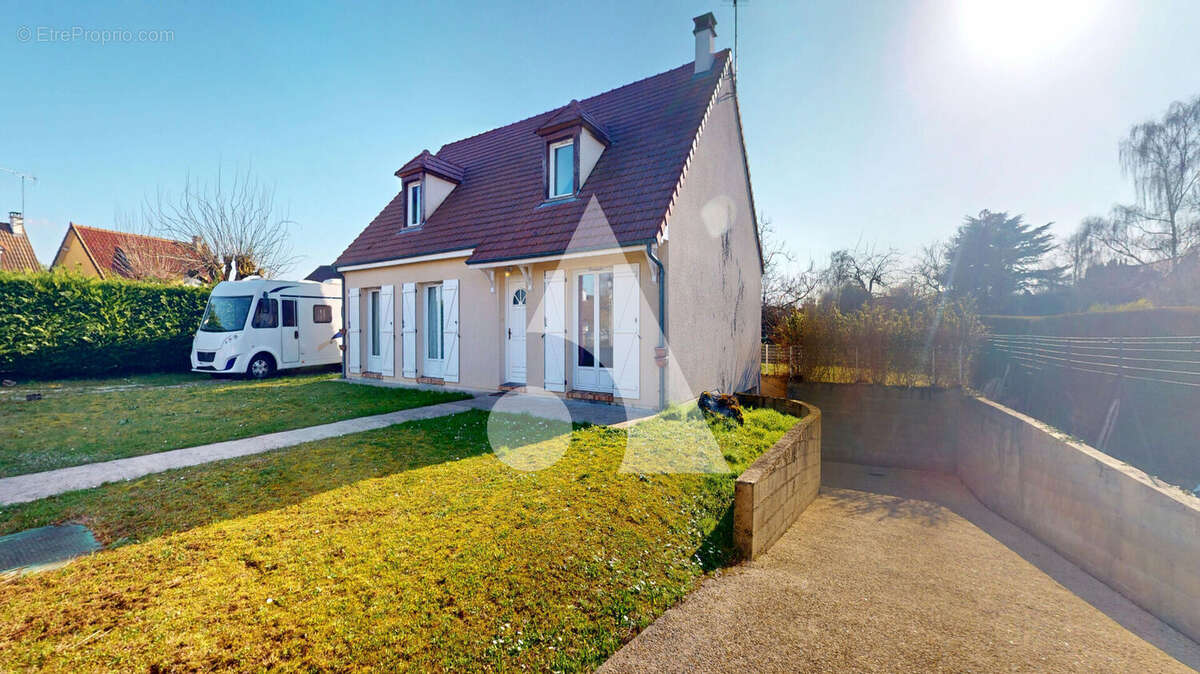 Maison à CERNY