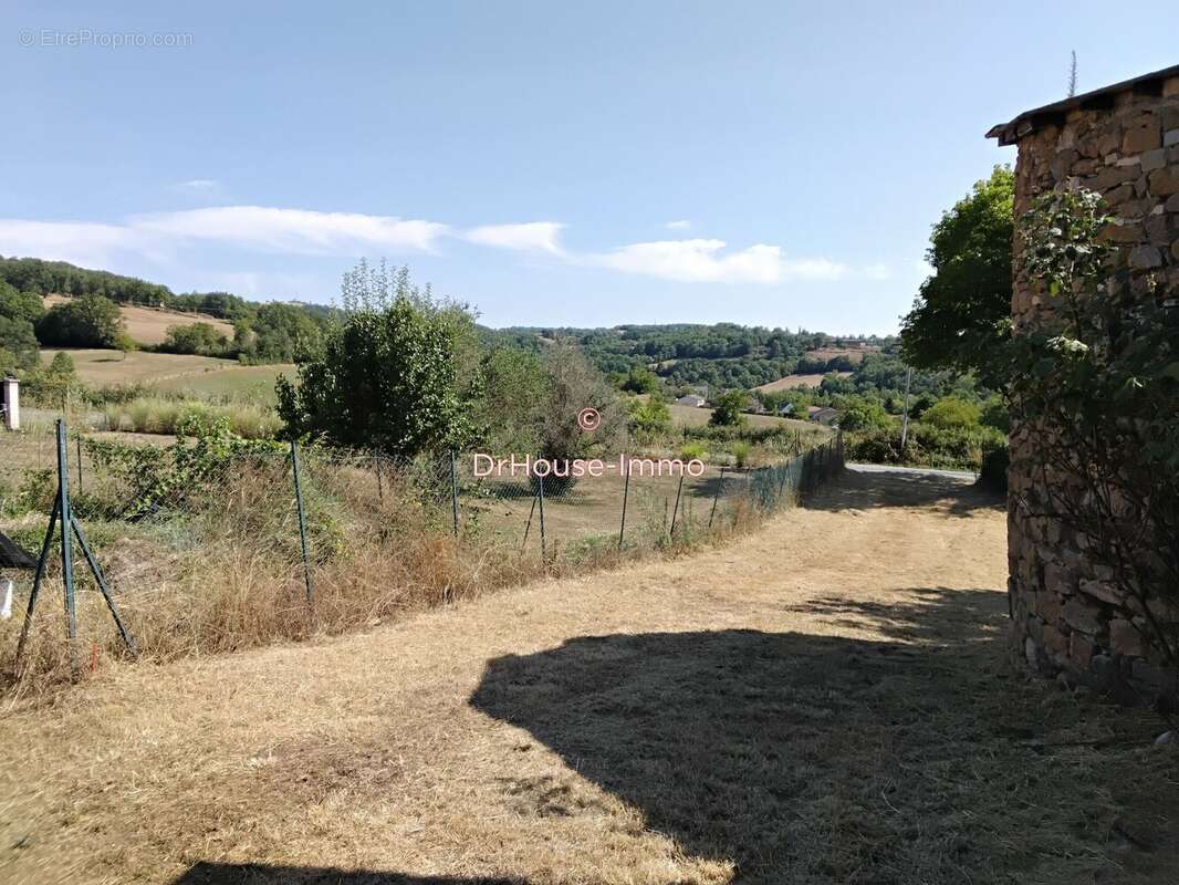 Terrain 1340 m² à Villefranche-De-Rouergue  - photo 3