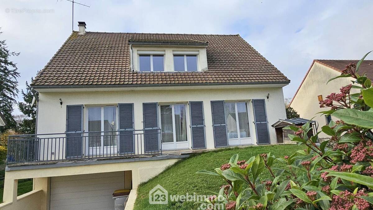 Venez découvrir cette belle maison totalement rénovée en 2017 de 145 m². - Maison à MILLY-LA-FORET